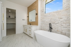026_BEAUTIFUL-SOAKER-TUB
